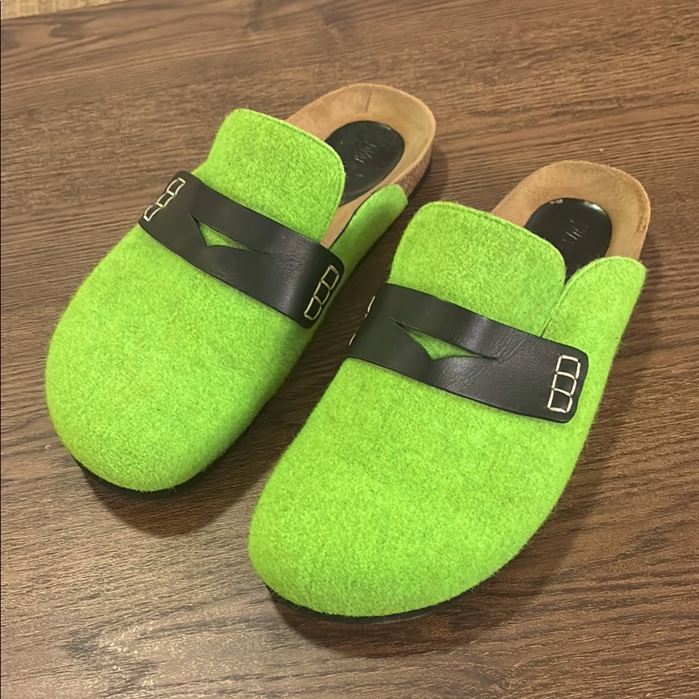 JW Anderson shoes, Green color, size 43 men US 10.5 or 11.
Made in Spain.